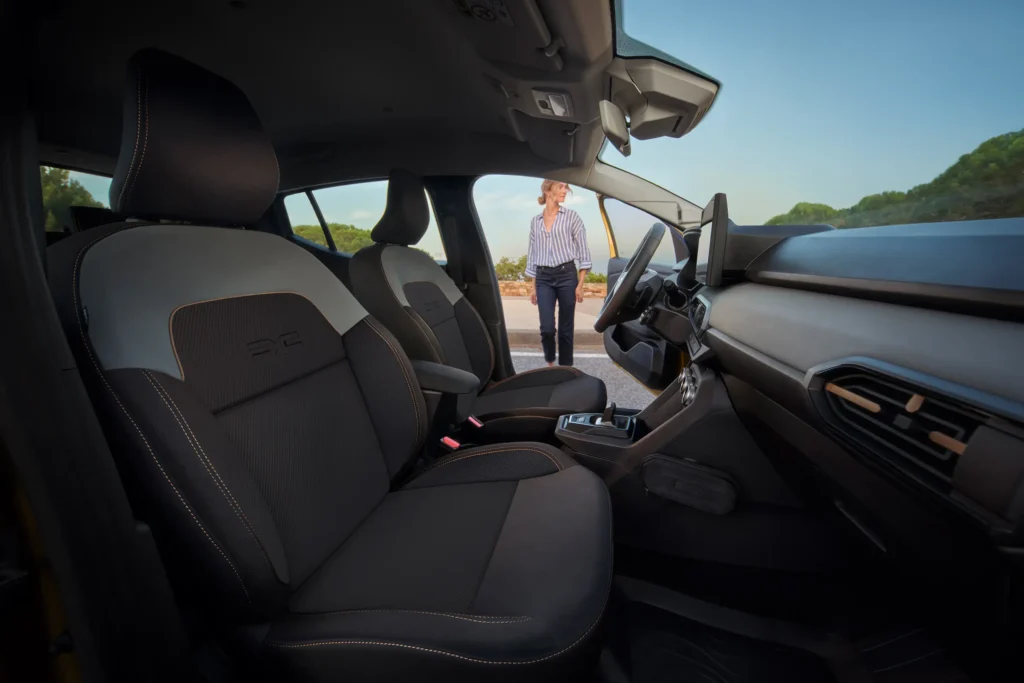 Voorstoelen en interieur van de Sandero Stepway